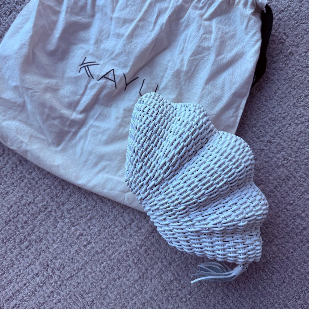 Kayu Bags | Woven Clamshell Clutch | White